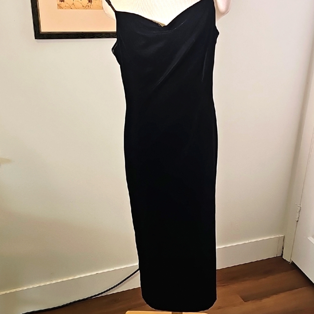 Antonio Melani Elegant Black Velvet Evening Dress. Size 14 Wimsigoth